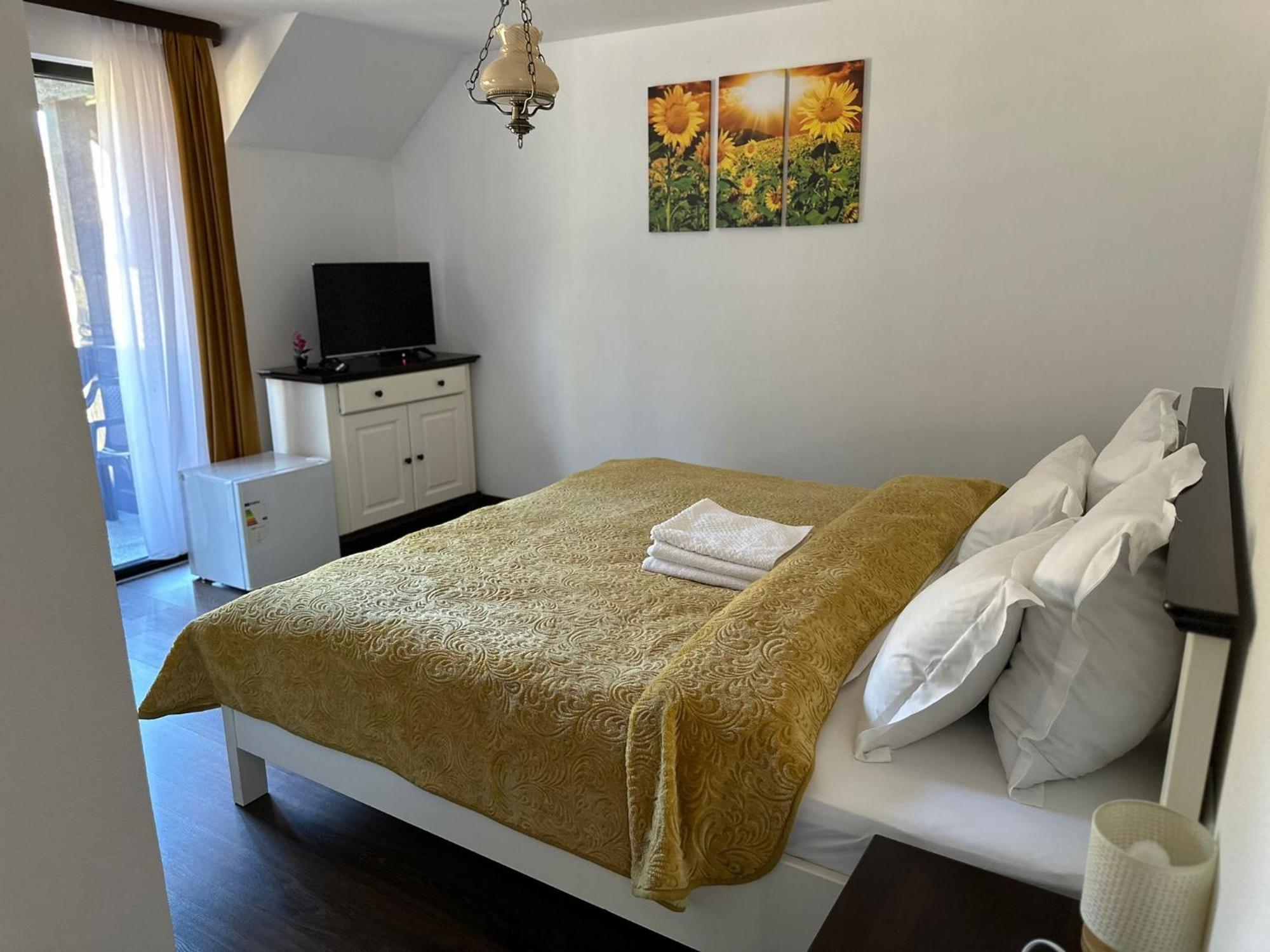 Hotel Conacul Muntii Bucovinei Câmpulung Moldovenesc Exterior foto